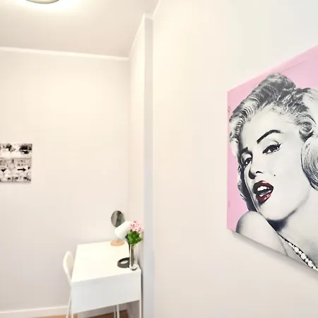 Mmrent Monroe *